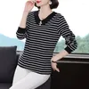 Kvinnors tröjor kläder 2023 Autumn Winter Top V-Neck Korean Mother's Fat Girl Long Sleeve Randig stor t-shirt