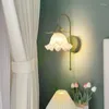 Lámpara de pared de flores de crema francesa, dormitorio, mesita de noche, luces decorativas rurales cálidas para sala de estar, apliques de escalera de pasillo