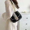 مصنع بالجملة السيدات أكياس الكتف 8 ألوان حلوة غربية سلسلة الأفعى كيس Clamshell Pearl Buckle Buckle Buckbag Street Popقي