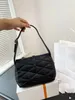 Tasarımcı Çantalar Çanta Çantası Under Emfil Çanta Kadın Tote Crossbody Çanta Omuz Tote Deri Moda Klasik Altın İşaret y Mektup Sayaç Kalite Koyun Dinleri Crossbody