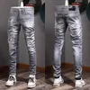 Gris Jeans Patchwork desgastado Whisker-Washed Slim Fit para hombres