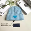 Cappello lavorato a maglia con capelli di coniglio caldo invernale di design per uomo e donna Cappello di lana ispessita a doppio strato Cappello di protezione per le orecchie casual Cappello a cuffia morbido glutinoso