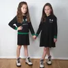 Completi di abbigliamento Bambini autunno inverno cotone ragazza vestito ragazzo felpa tennis stampato top pagliaccetto famiglia vestiti coordinati 230731