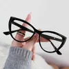 Solglasögon Designer Fashionabla Cat's Eye Glasses Frame Women's Trend PC Net Red Flat Lens New Anti Blue Light 1ats