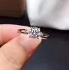 Cluster Rings Высококачественный классический стиль Moissanite Ring S925 Серебряное серебряное серебро.