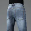 Jeans pour hommes S Volume: Noir Gris Bleu clair Tube droit Décontracté Régulier Taille moyenne Pantalon en denim de haute qualité Hommes Affaires