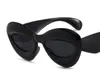 Lunettes de soleil Eye Ins Hip-hop Jump Fashion Show Street Po Lunettes de forme concave personnalisées Cadre épais Chat