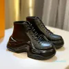 Scarpe con lacci con piattaforma di design Sneaker con mocassino con fondo spesso per le donne Chunky Lace Up Flatform Fondo oversize Oxfords Suola in gomma a forma di onda