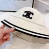 2023 Designer bucke chapeaux pour femmes Wide Brim Hats Beach Casual Active Fashion Street cap Summer Sun Protection Letter His-and-Hers caps AAA333