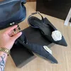обувь канала Chanelliness премия роскошные женские сандалии дизайнер дизайнер камелия в стиле камелия с низким каблуком Rhombus Slippers Fashion Ladies Classic Buckle Beach Shoes House Высокое качество