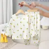 Kläder set pojkar flickor passar kläder baby muslin bomull hem slitage set barn långa ärmar pyjamas toppar byxor mjuka 2 st 0 12t 230731