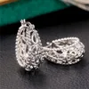 Oorringen Huitan Sierlijk Uitgehold Ontwerp Dame Elegante Delicate Accessoires Voor Jubileum Metalen Zilverkleurige Sieraden