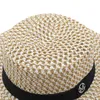 Cappelli a tesa larga M Lettera Round Flat Top Cappello da spiaggia in paglia Lady Boater Cappellini da sole Panama Fedora Cappellino da viaggio da donna