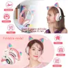 Mobiltelefonörlurar Qearfun Flash Light Cute Cat Ear -hörlurar trådlöst med MIC kan stänga LED -barnflickan Stereo Music Bluetooth Headset Gamer 230731