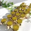 Bouteilles De Stockage 60Pcs 1.5oz Mini Pots De Miel Party Favors En Vrac Avec Dipper Or Couvercles Mignon Abeille Pendentifs Sacs-Cadeaux Et Jute Pour Baby Shower