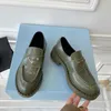Дизайнерские сапоги Prado Sneakers Dongguan Prent P Slip-On Shoe 2022 Новая пиар-маффин в английском стиле маленькая кожаная обувь с толстыми подошвами и толстыми каблуками