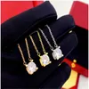 High sense fashion light luxury bull head single diamond necklace net red four claws one diamond pendant diamond clavicle chain