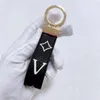 سلسلة Keychain العلامة التجارية الكلاسيكية القديم مصمم الزهور للرجال للسيارات الفاخرة للسيارات المفتاحية للسيارة سلسلة مفاتيح أزياء مصنوعة يدويًا