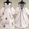 Vestidos de noiva medievais vintage preto e branco renascentistas Vestido De Novia Vestidos de noiva celta com mangas justas e flare Flowe238h