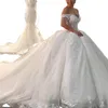 2023 Glitter Dubai Arabia bollklänning bröllopsklänningar långa ärmar pärlor spetsar applicerade plus storlek skräddarsydda brudklänningar kristall r285v