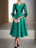 Elegant Short Green Satin Mother of the Bride Dress A-Line V-Neck Pleats Godmother Dresses Formal Party Gown Pleats La madre del vestido de novia Women Dresses