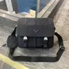 Tasarımcı Mens Crossbody Bags Lüks Erkekler Köpireler Marka Naylon Messenger Zarf Bag Moda Çantalar Tek Omuz