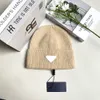 Designer Beanie chapéu de lã de malha chapéu de algodão puro à prova de vento resistente ao frio elegante para uso interno e externo chapéu pode ser dado como um presente perfeito