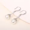 Dangle Earrings Caoshi Fashion Imitation Pearl Drop女性ウェディングアクセサリーと眩しいジルコニアエレガントレディエンゲージメントジュエリー