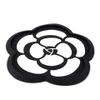 Maty przeciwpoślizgowe Biety Slip podkładka Czarna i biała dekoracje kwiatów Camellia PVC Wysoka temperatura Okrągła telefon komórkowy208v
