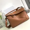 Bolsa de ombro de couro para notebook de alta qualidade para homem Bolsa de viagem com borda de quebra-cabeça geométrica Costura artesanal bolsas vagabundo Padrão de lichia Bolsa tiracolo de couro