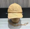 Moda Casquette Hat Kadın Moda Tasarımcı Şapka Kap Kapağı Erkekler Şeker Dış Mekan Tatil Spor Metal Mektubu Baskı Şapkası Köpekler Yıpranmış Zanaat Casquette Trucker Hat