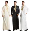 Abbigliamento etnico Uomo musulmano Maniche lunghe Colletto alla coreana Abito da ricamo in puro colore Abito arabo maschio adulto Lunghezza alla caviglia Thobe Ramadan Eid Abbigliamento