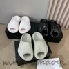 XVESSEL, marque de luxe chinoise, pantoufles de créateurs, pantoufles de pain Couple 009