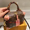 Retro Mini Soft Trunk Box Flower Bag Womens Man Designer Cosmetic Case Luxury Tote Handväska Koppling äkta läder Kroppskålkedja