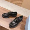 Alpargatas Sapato de grife Tênis de luxo feminino Sapato casual Lona Mocassins de couro real Botas de design clássico Chinelo Slides by top99 S401 007