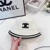 2023 Designer bucke chapeaux pour femmes Wide Brim Hats Beach Casual Active Fashion Street cap Summer Sun Protection Letter His-and-Hers caps AAA333