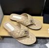 Diseñador Women Flip-Flops Pearl Slip-On Impermeable Clip-Toe Leisure Comfort Comfort Classic Women's Sandals Lady Beach Slippers