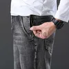 Jeans da uomo Antifurto Tasca con cerniera Design Jeans Uomo Grigio scuro Vestibilità regolare Pantaloni in denim elasticizzato Moda Pantaloni casual da uomo Marca J230728