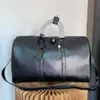 Borse da viaggio Keepall unisex di alta qualità Borse da lettera in rilievo nero in pelle Borse da donna di marca di lusso Borse da viaggio per aeroporto Borsa da palestra per uomo Borse fitness