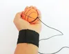 Kasta bouncy gummibollar barn rolig elastisk reaktion träning handledsband boll för utomhusspel leksak novellyzz