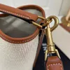 حقائب اليد الفاخرة مصممة يدوي Women Bucket Beach Canvas مع Leather Lady Lady Lady Lady Counter Bag Bag Holiday Bass Ce Travel 2319.5cm