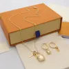 Europe America Fashion Style Jewelry Sets Lady Women Gold-colour Hardware Engraved V Initials Setting Full Diamond Lock Double Key215O