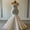2021 Plus Size Arabisch Aso Ebi Luxuriöse Spitze Perlen Brautkleider Eine Schulter Meerjungfrau Brautkleider Vintage Brautkleider253P