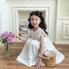 Vestidos para meninas Vestidos infantis Estilo francês 2023 Verão Princesa Meninas Fada Branca Manga voadora Casual Simples Doce Cor sólida