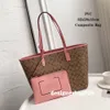 Bolso de mano Bolsos de viaje de diseñador Bolso pequeño de hombro Bolso de playa para mujer Negro con botón metálico y cordón Bolso de PVC Bolso de lujo de moda Marcas Viajes Oficina Compras