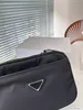 2PCS Zestaw męskiej torby z kamerą męską torbę na ramię torebka torebka Messulger Luksusowe projektanci Crossbody Tote Black Nylon Triangle 2vH112 1BC167