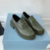 Дизайнерские сапоги Prado Sneakers Dongguan Prent P Slip-On Shoe 2022 Новая пиар-маффин в английском стиле маленькая кожаная обувь с толстыми подошвами и толстыми каблуками