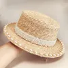 Cappelli a tesa larga Elegante stile vintage Hepburn Cappello piatto in paglia di grano con perle Cappello estivo femminile Chic Protezione solare Spiaggia Visiera parasole