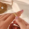 Обручальные кольца Модные ювелирные изделия из нержавеющей стали для женщин 18-каратного позолоченного водостойкого прозрачного кристалла с цирконом со звездой 231101