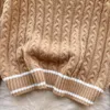 女性用の2ピースドレスがゆるいセーターとハイウエストのスリムスカートVネックフレンチハイエンド秋の冬2ピースセット